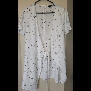 DYNAMITE | Size M | White & Butterfly Tie Up Cover